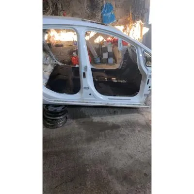 Opel Astra J Kesme Beyaz Renk Sağ Ön Direk Orta Direk Marşpiyel Sacı 