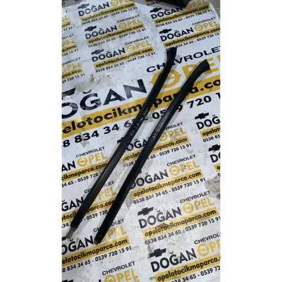 Opel Astra J Ön Cam Kenar Çıtası GM Sağ-Sol