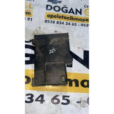 Opel Astra J Akü Üstü Muhafaza Kapağı Kutup Başlık Muhafazası GM 