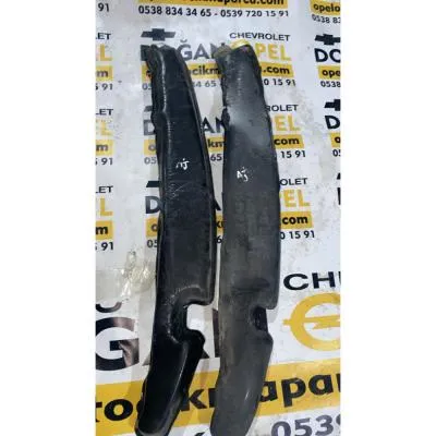 Opel Astra J Ön Çamurluk Pedleri GM 