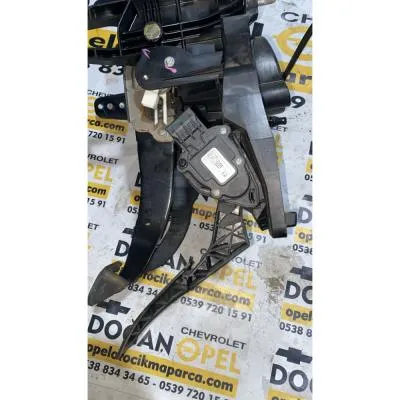 Opel Astra J Chevrolet Cruze Elektronik Gaz Pedalı GM 13252702