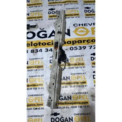 Opel Astra J Çıkma Ön Panel GM Kaput Kilidi 1312135