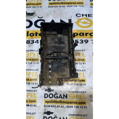 Opel Astra  J Cruze Çıkma Akü Alt Muhafaza Koruma Bakaliti GM 