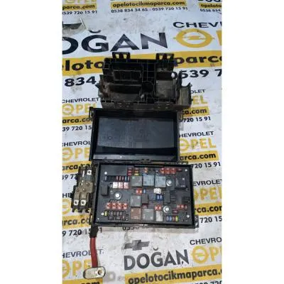 Opel Astra J Çıkma Sigorta Kutusu (Tablası) Alt Üst RX Tanım Kodlu GM 13343766