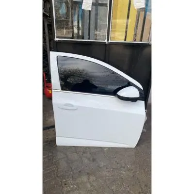 Chevrolet Aveo T300 Çıkma Orijinal Sağ Ön Kapı Beyaz Renk GM
