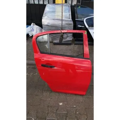 Opel Corsa D Çıkma Orijinal Sağ Arka Kapı Kırmızı Renk GM