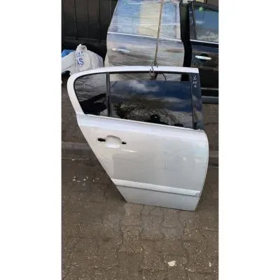 Opel Astra H 2004-2013 Çıkma Sağ Arka Kapı Gümüş Gri Renk Orijinal GM 