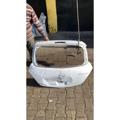 Opel Corsa D Kasa Van Tekkapı Bagaj Kapağı Beyaz Renk Ufak Hasarlı GM 