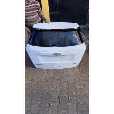 Chevrolet Trax Dolu Bagaj Kapağı Orijinal Beyaz Renk GM 