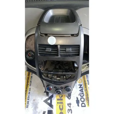 Chevrolet Yeni Aveo T300 Çıkma Orijinal Teyp Çerçevesi GM 