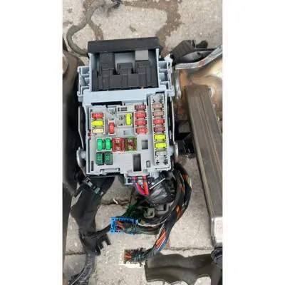 Opel İnsignia A İç Sigorta Kutusu