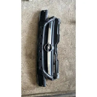 Opel corsa C Makyajlı Ön Panjur Çıkma Orijinal GM 2004-2007