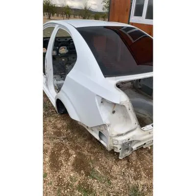 Chevrolet Yeni Aveo T300 Sedan Sol Arka Çamurluk Beyaz Renk Orijinal