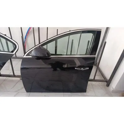 Opel İnsignia Sol Ön Arka Kapı Siyah Renk Hatasız Altak Şeklinde 