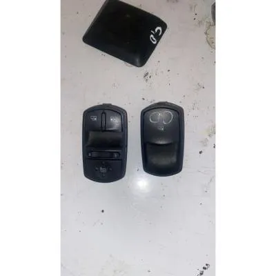 Opel Corsa D Ön Kapının Cam Kontrol Düğmeleri  GM Orjinal