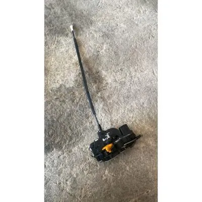 Opel İnsignia Astra J Cruze Mokka Trax Çıkma Orijinal Kapı Kilidi GM 30238781 GM Orjinal