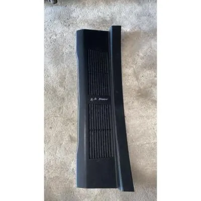 Opel Astra j Sedan Bagaj eşik kaplama bakaliti 